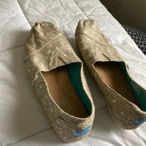 Toms shoes